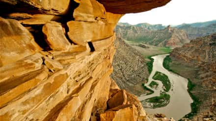 Desolation Canyon Utah Rafting Cliffs