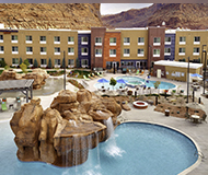 Pool & Amenities